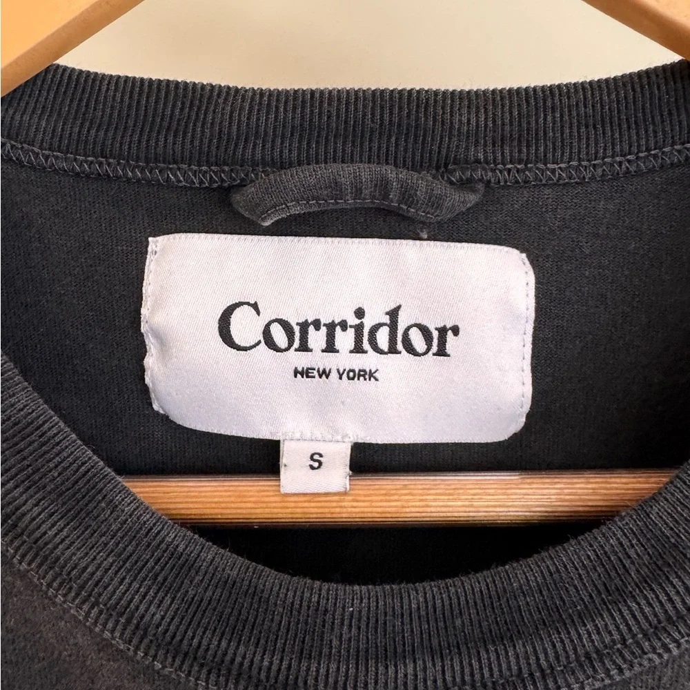 Corridor Classic Black Men's Tee - Picture 2 of 4
